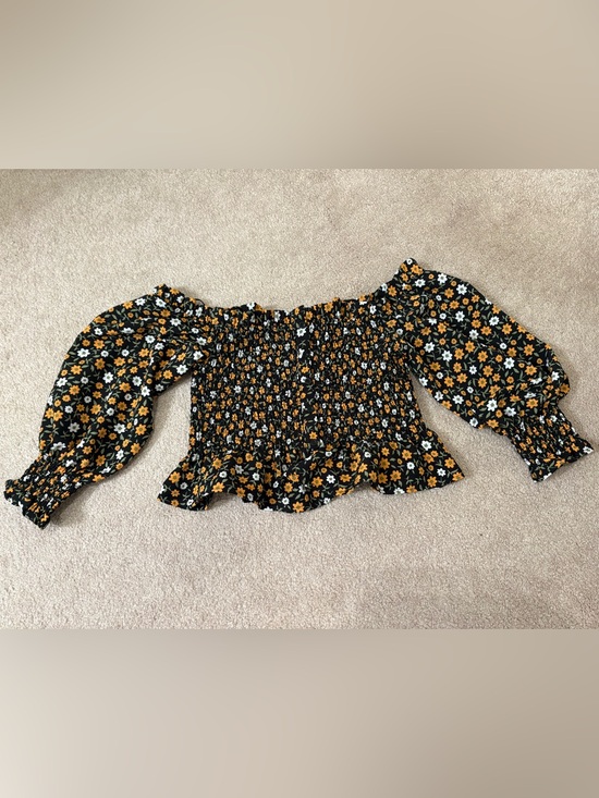 Love Tree Tops - Women’s Love Tree off the shoulder top size M